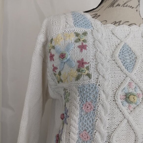 Erika | Vintage Hand Knit Cotton Floral Embroidered Crochet Sweater | Size L - Picture 4 of 10